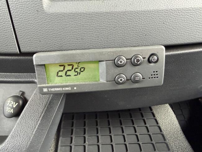Volvo FL 12.210 Koel/Vries -Thermo King v-500 - D-hollandia Laadklep 1500KG - Smart tacho - Airco - 2 compartimenten TT 4997