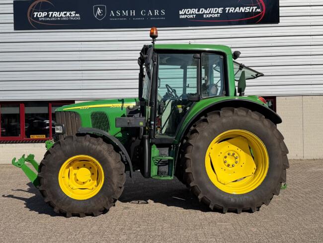 John Deere 6320 4x4 - Stage II - Handgeschakeld - Airco - PTO - Fronthef - 3x DW ventiel + 2x DW ventiel TT 5015