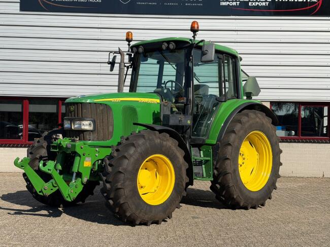 John Deere 6320 4x4 - Stage II - Handgeschakeld - Airco - PTO - Fronthef - 3x DW ventiel + 2x DW ventiel TT 5015